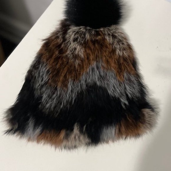 FAUX FUR HAT - Picture 3 of 3
